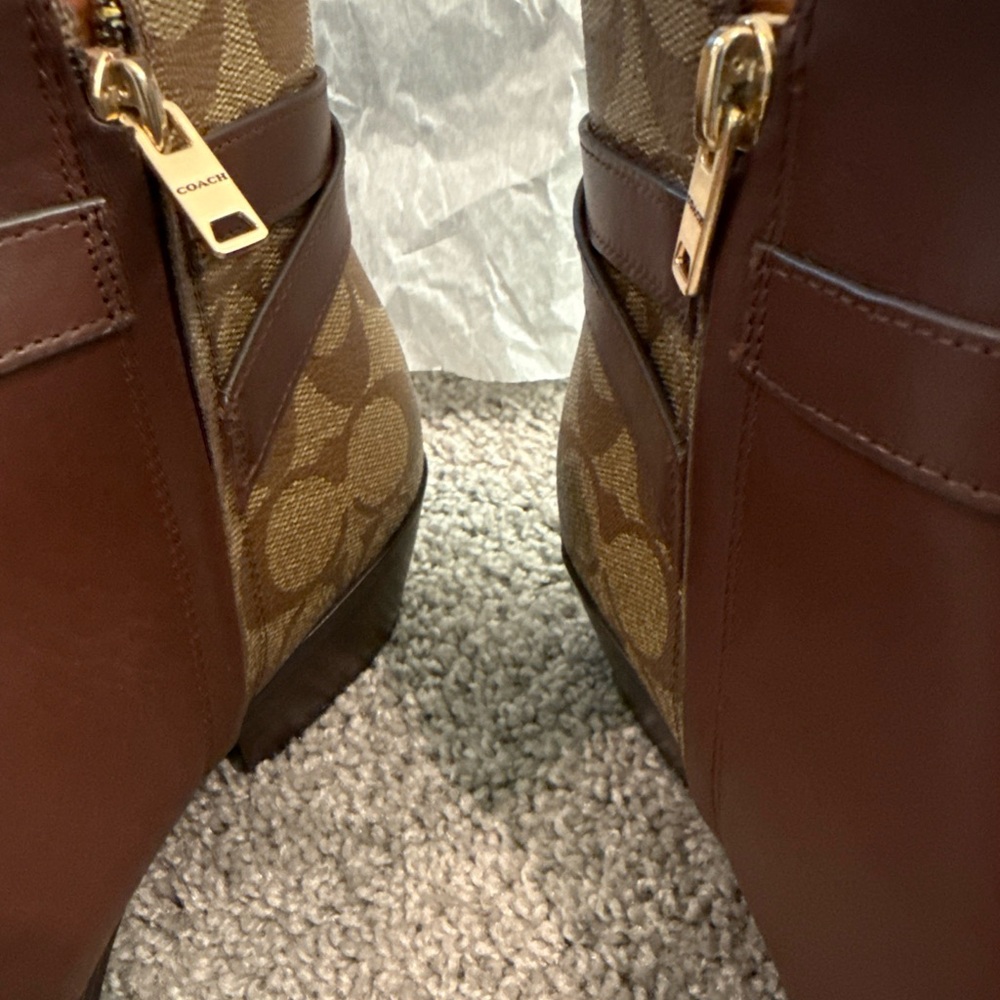 Coach Black Bootie Box with Signature Logo - Picture 2 of 11